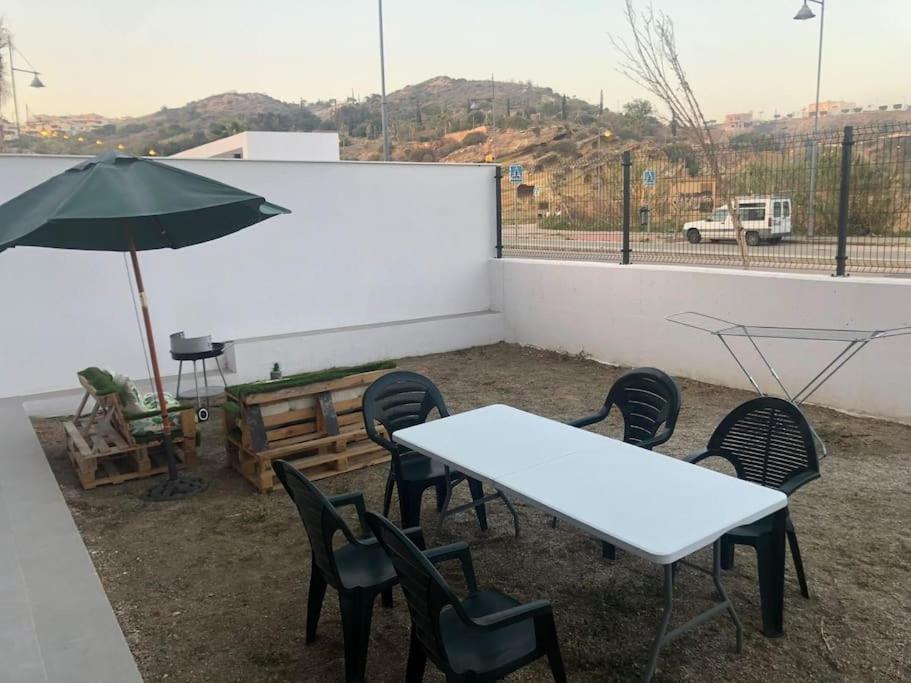 مالقة Bajo Con Jardin En Primera Linea De Playa المظهر الخارجي الصورة